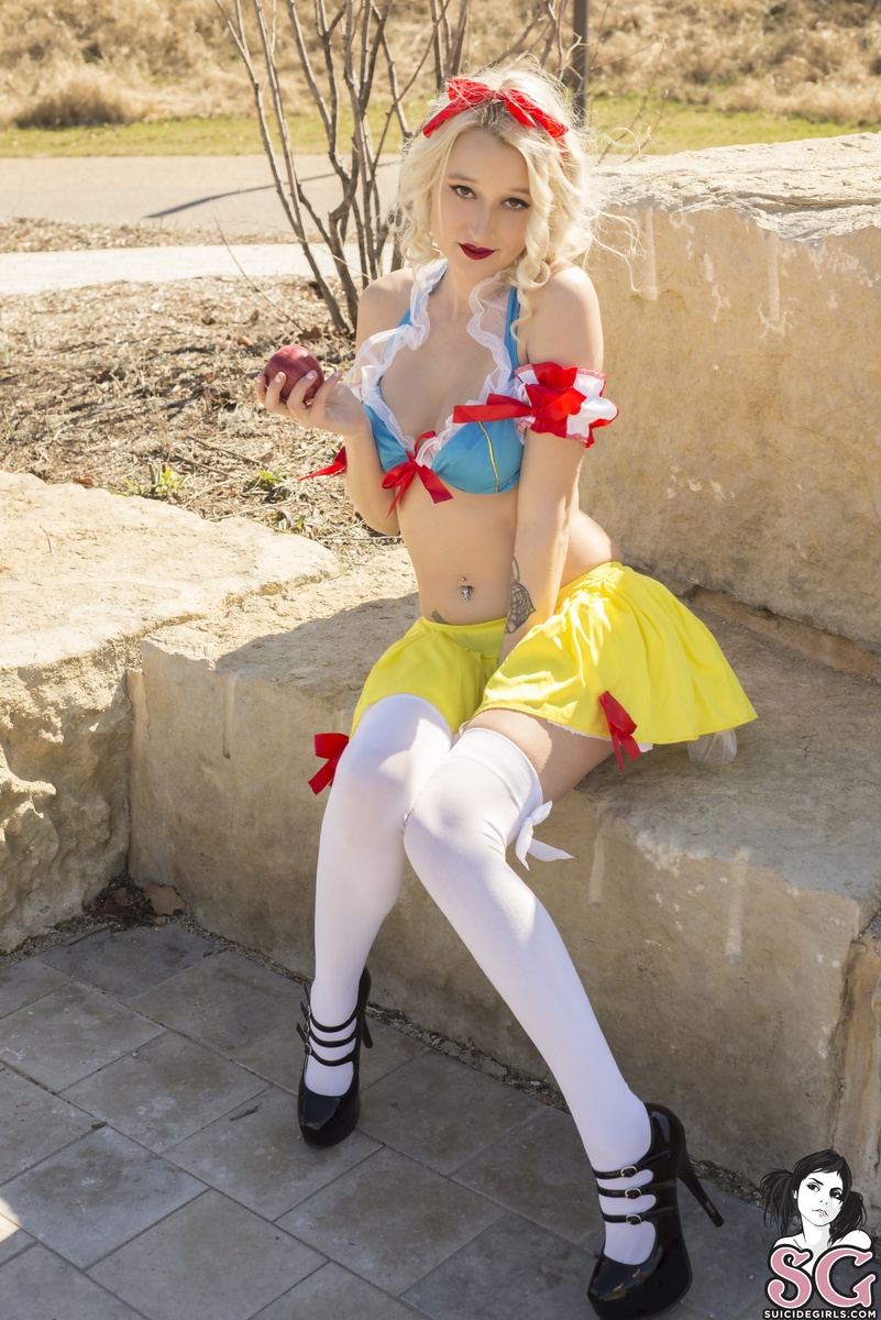 evelyndoll83-sultrysnowwhite-19.jpg