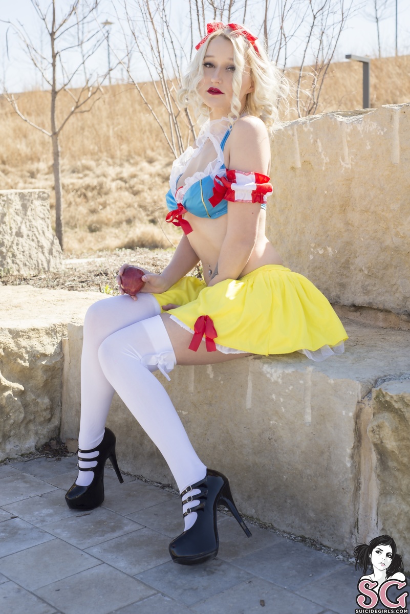 evelyndoll83-sultrysnowwhite-21.jpg