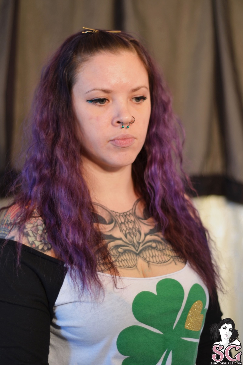 ravenskarlette-camerashy-01.jpg