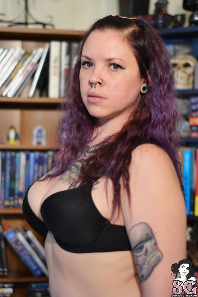 ravenskarlette-camerashy-13.jpg