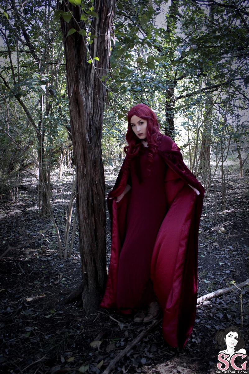 melissadrew-theredwoman-01.jpg