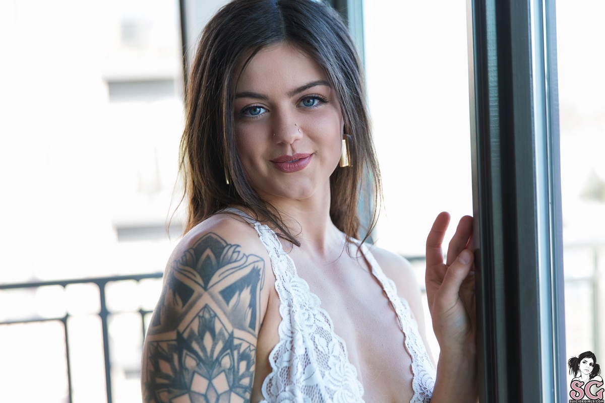 kahlia-sheerbeauty-03.jpg