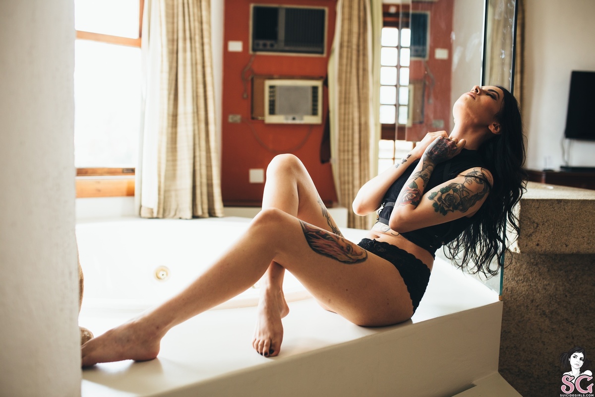 pisces-shesnoangel-09.jpg
