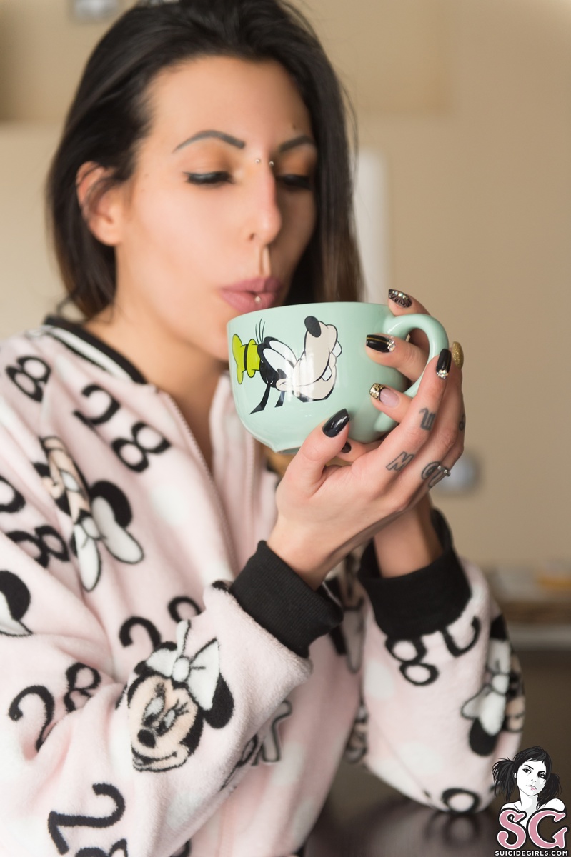 alessiasnowhite-pinkpartydonuts-05.jpg