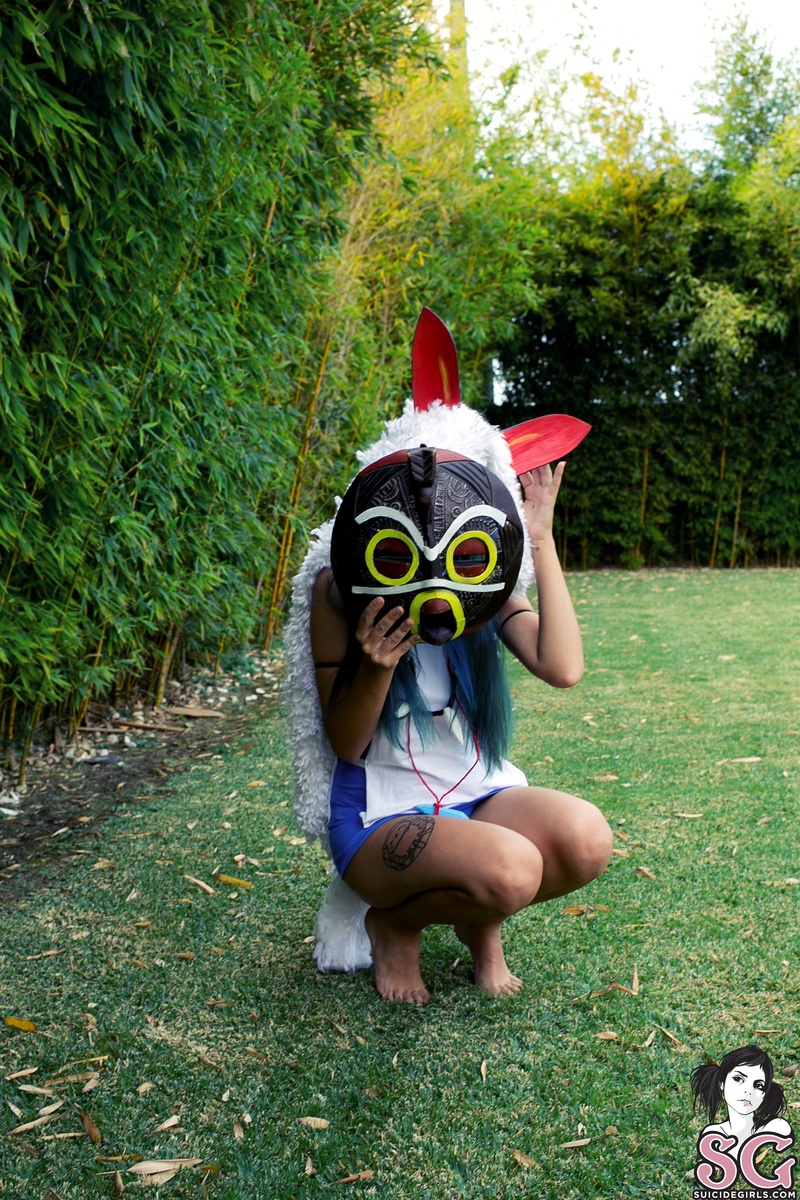 ainoa-shewhospawnedthefuries-01.jpg