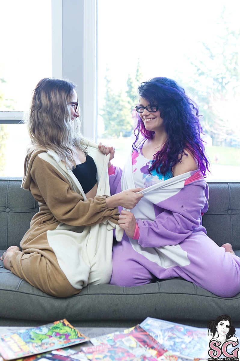 silvery-onesiefunsie-13.jpg