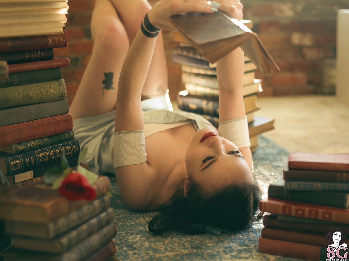 evamoon-bookishbelle-03.jpg