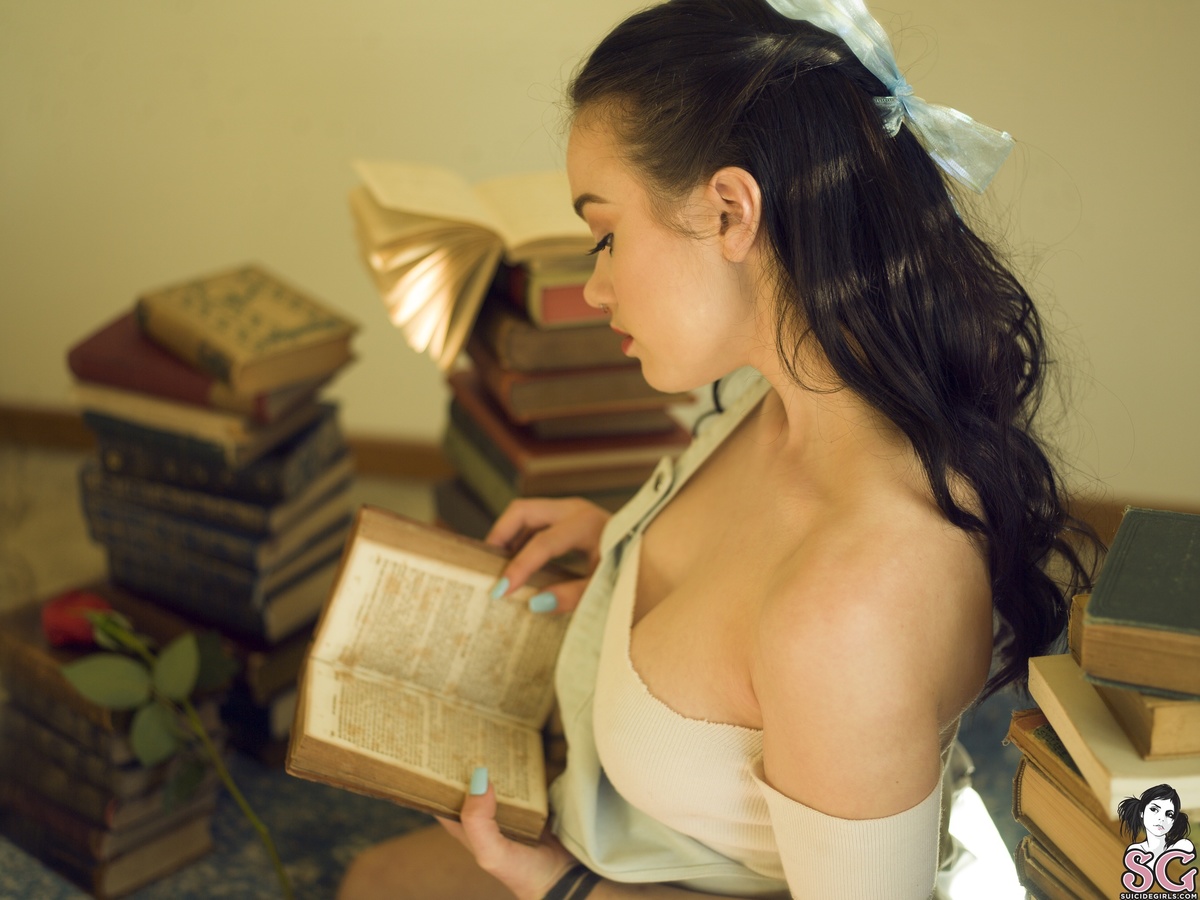 evamoon-bookishbelle-07.jpg