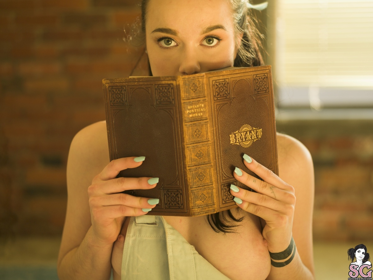 evamoon-bookishbelle-09.jpg