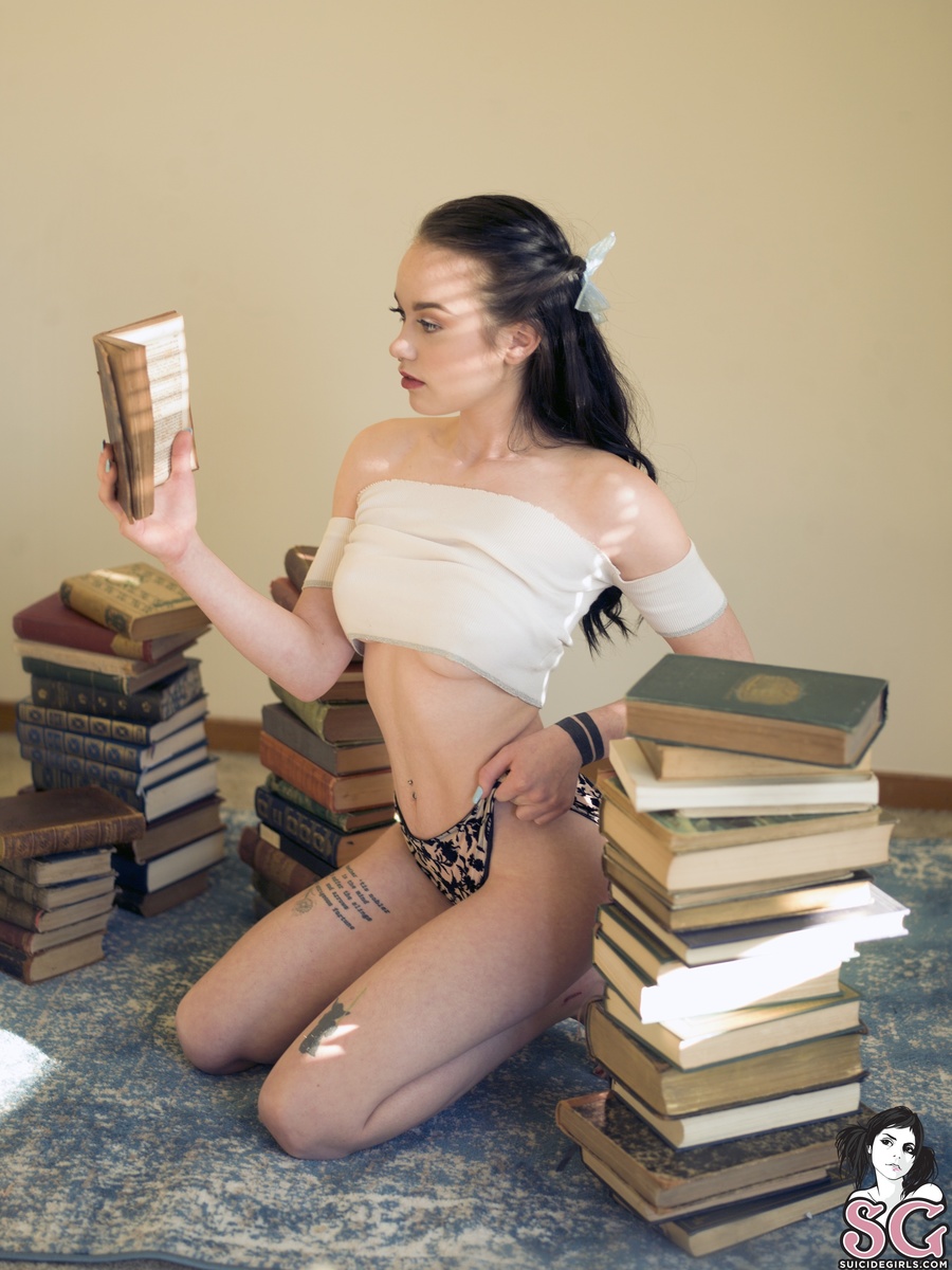 evamoon-bookishbelle-17.jpg