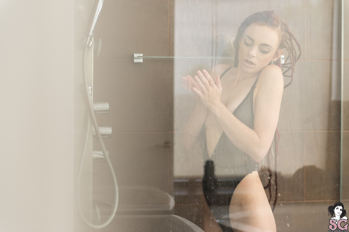sophiestonem-fromunderliquidglass-15.jpg