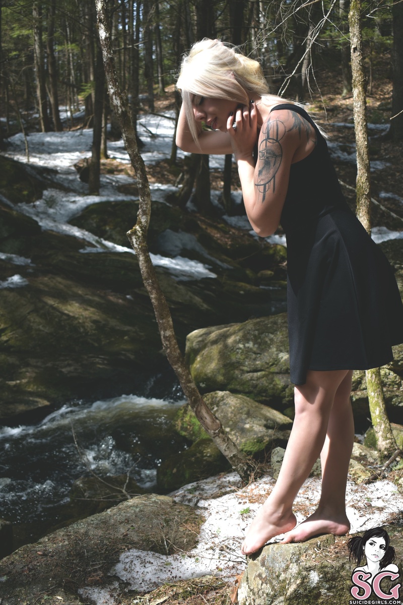 submissity-farfromthecity-01.jpg