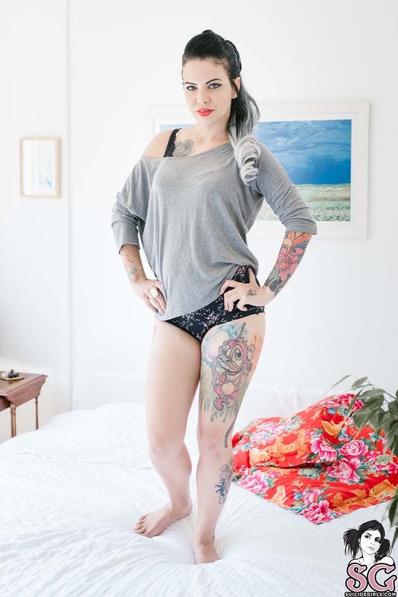 brunapink-whitebedroom-01.jpg