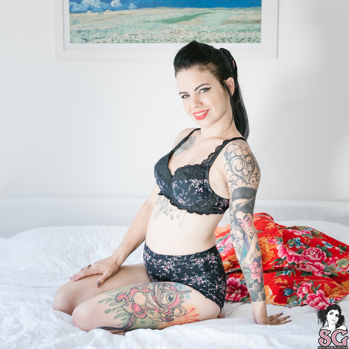 brunapink-whitebedroom-11.jpg