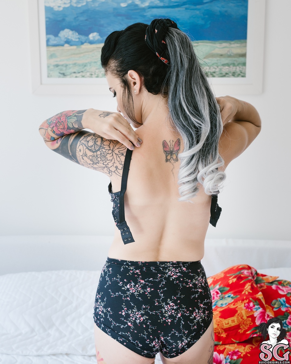 brunapink-whitebedroom-15.jpg