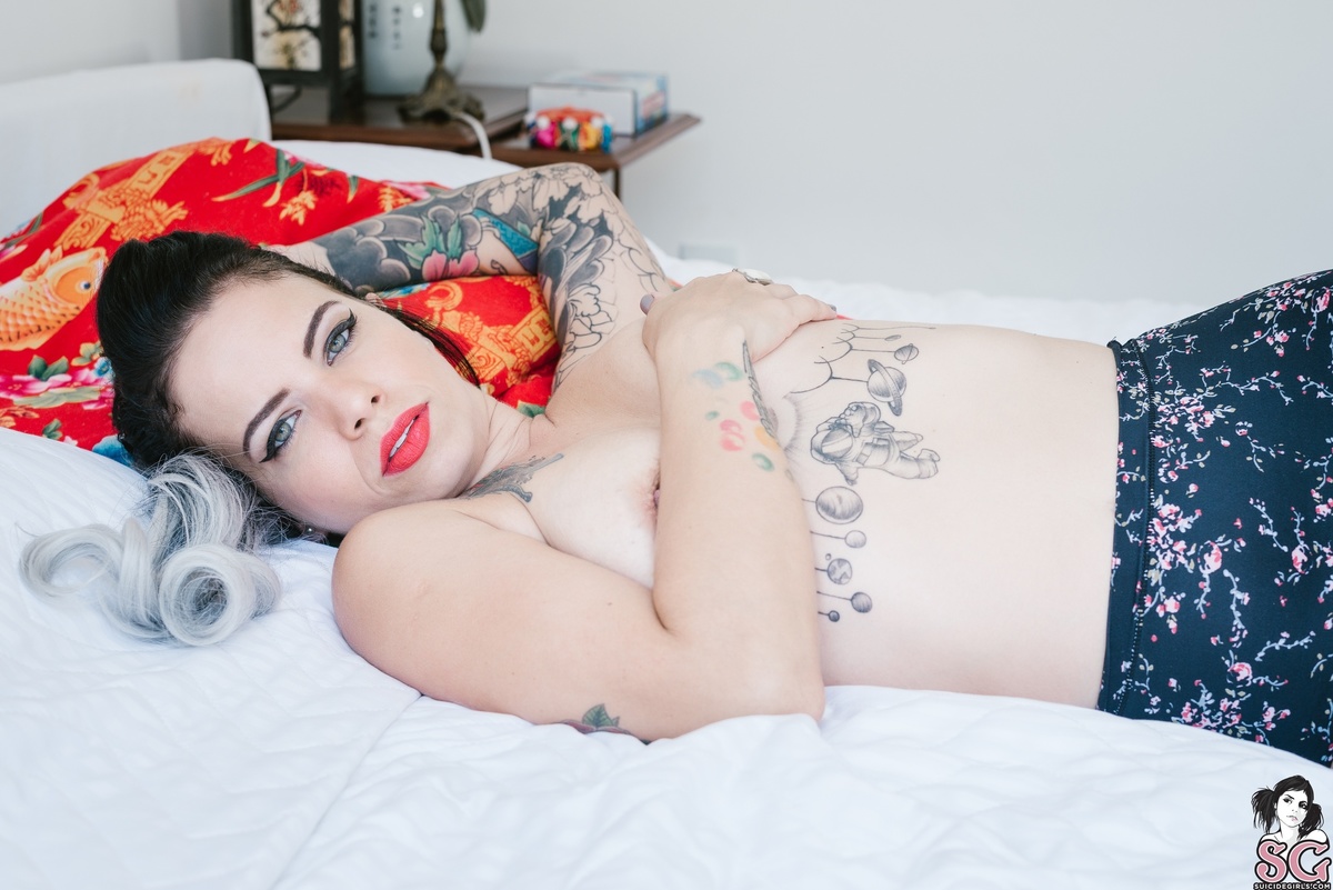 brunapink-whitebedroom-23.jpg