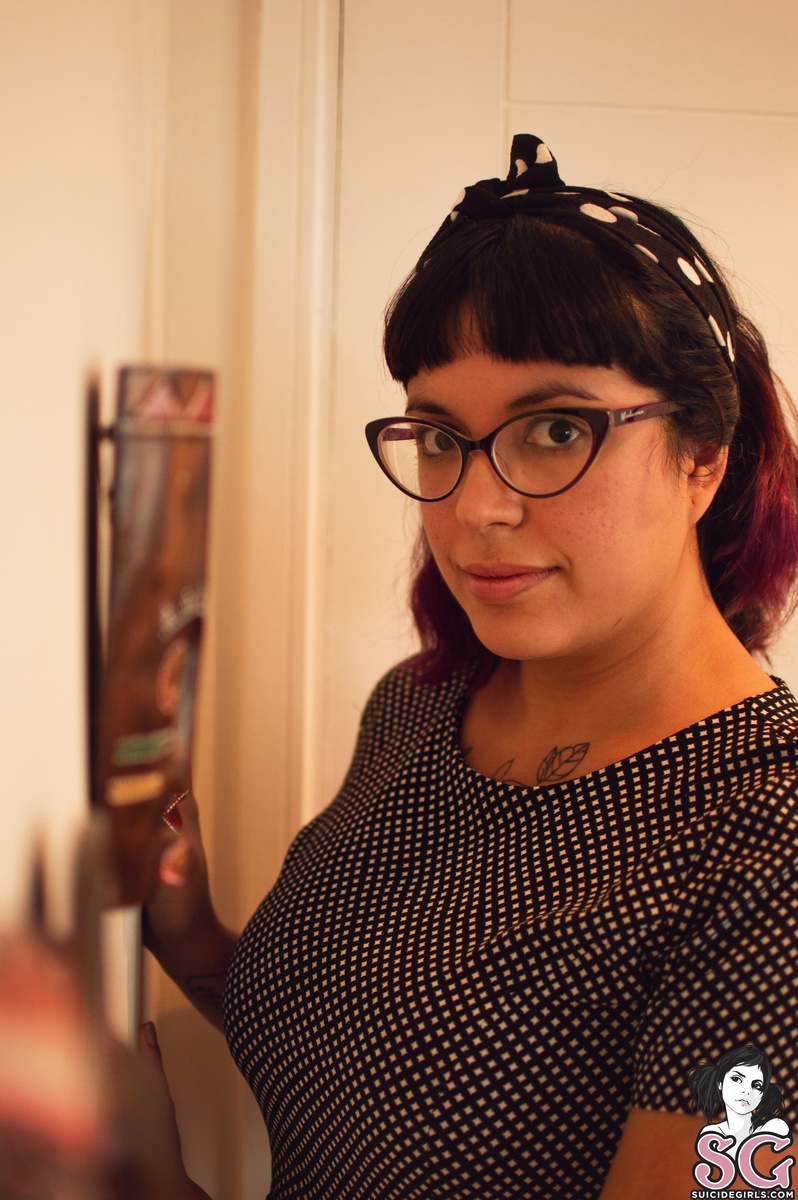 multiplescolores-chillcolorswinemoodandcandidhome-01.jpg