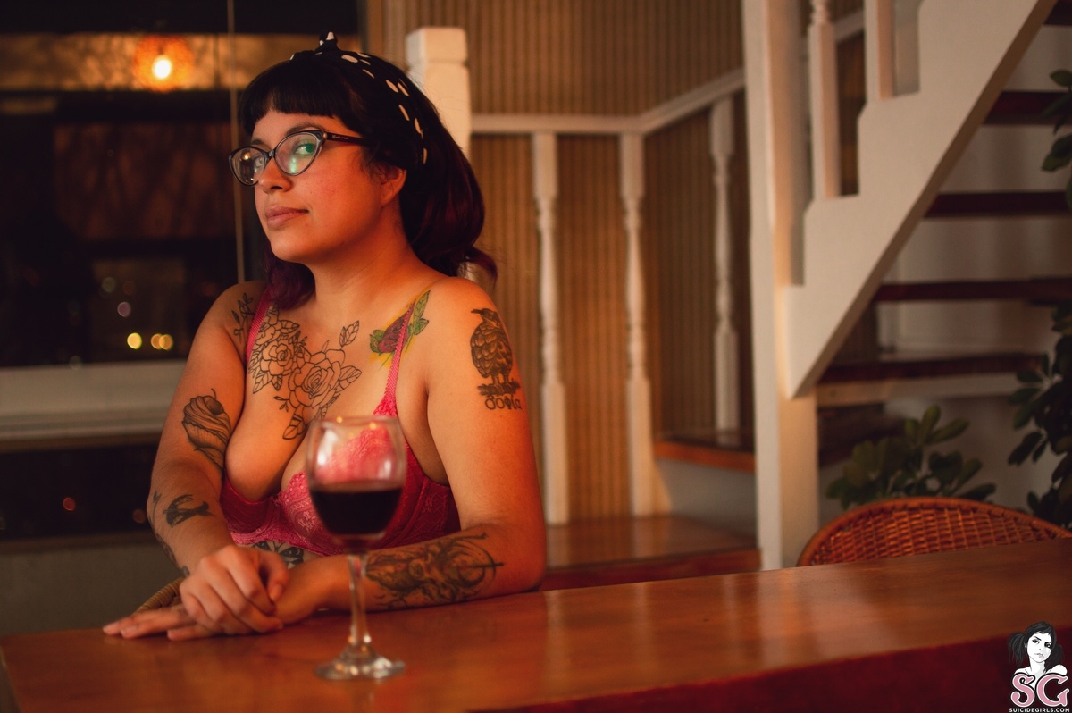 multiplescolores-chillcolorswinemoodandcandidhome-09.jpg