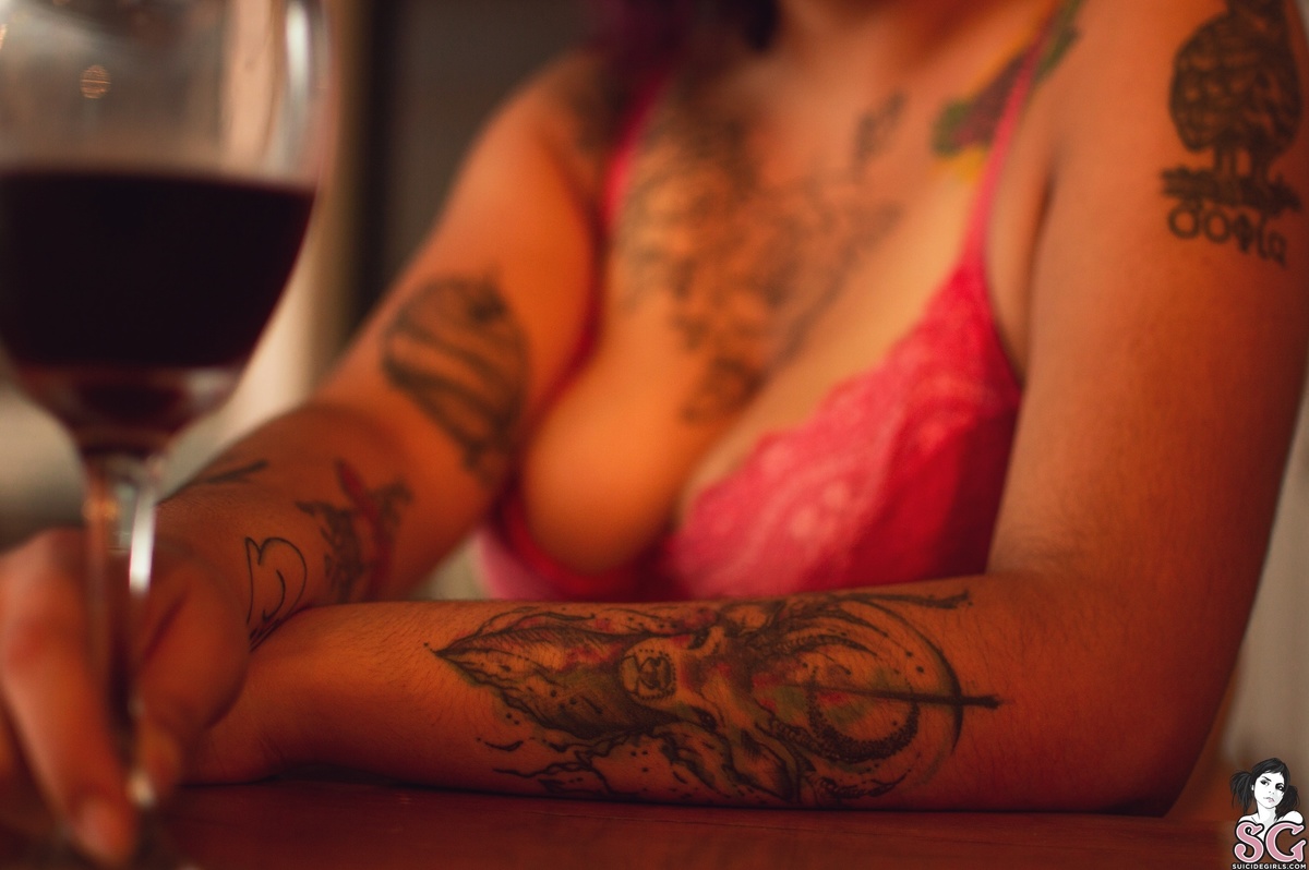 multiplescolores-chillcolorswinemoodandcandidhome-11.jpg