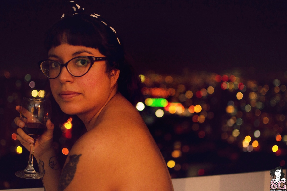 multiplescolores-chillcolorswinemoodandcandidhome-25.jpg