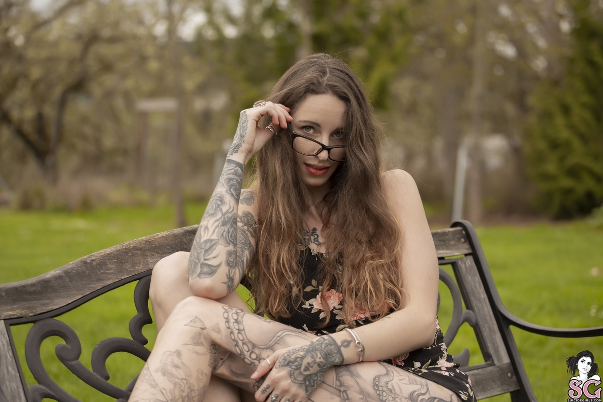 kiwikitten23-bench-03.jpg