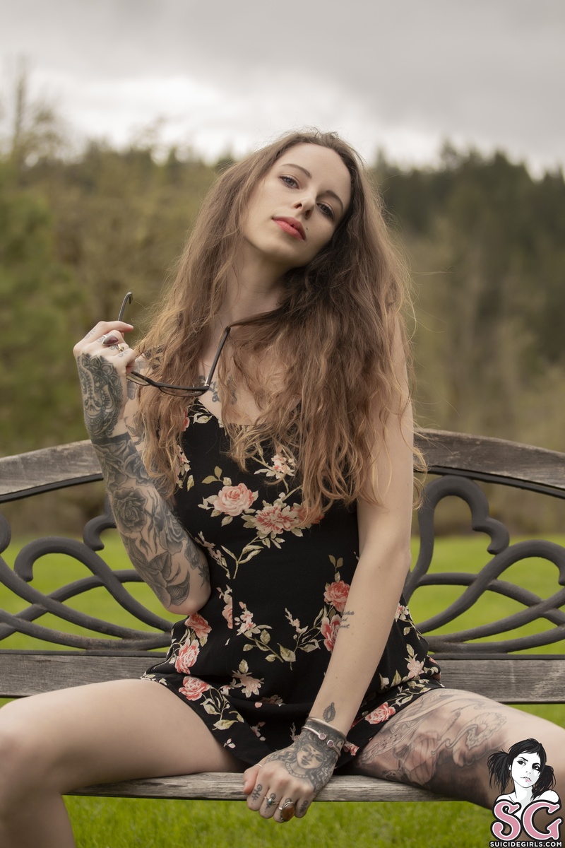 kiwikitten23-bench-05.jpg