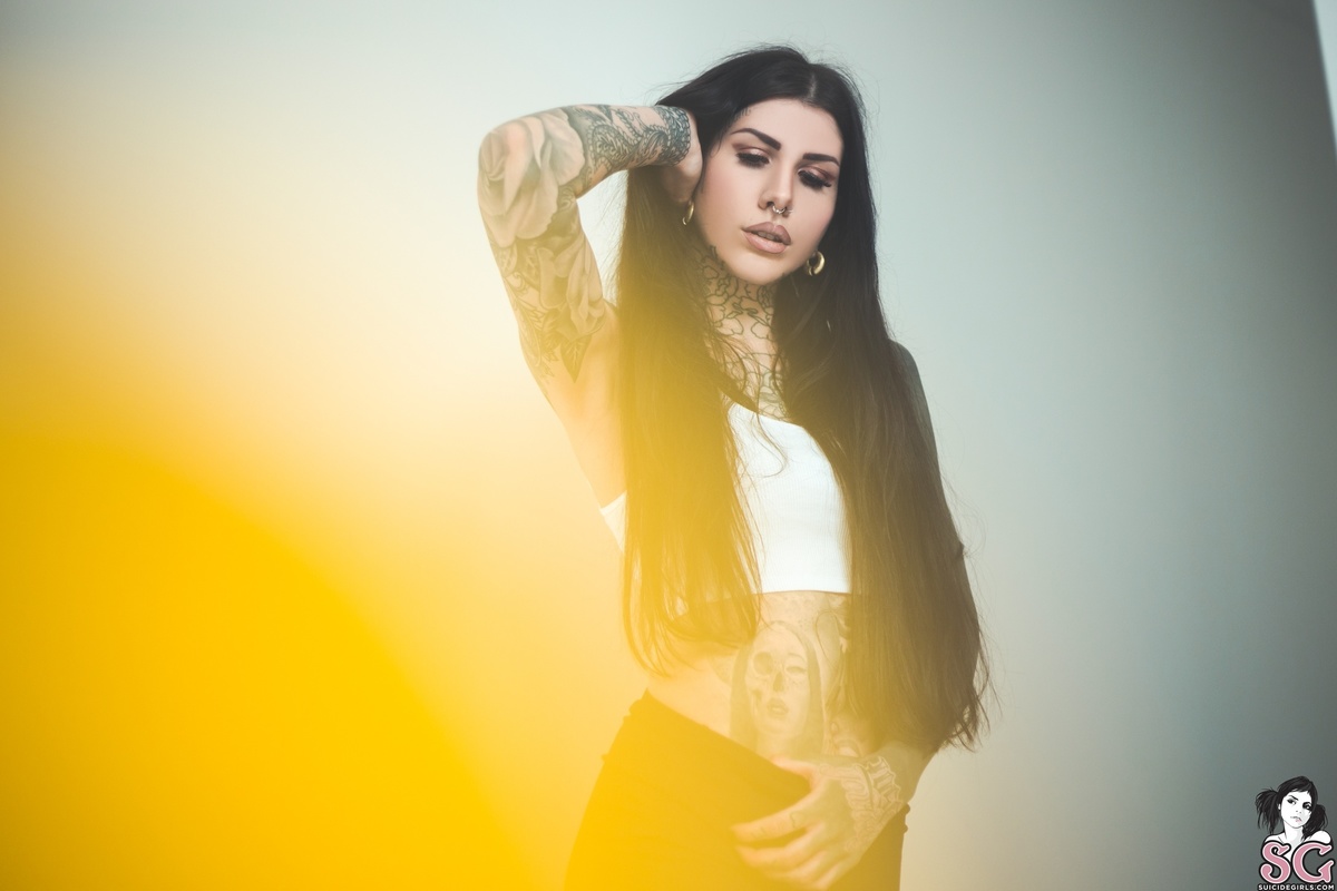 nykki-lookingbeyond-01.jpg
