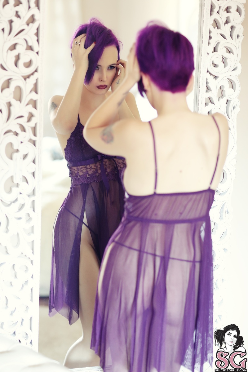 venusferrari-purplediva-05.jpg