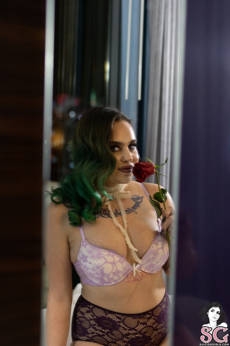 damseldoll-flowerchildwatering-07.jpg