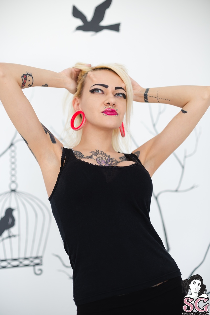 tastyzombie-whitegothic-07.jpg