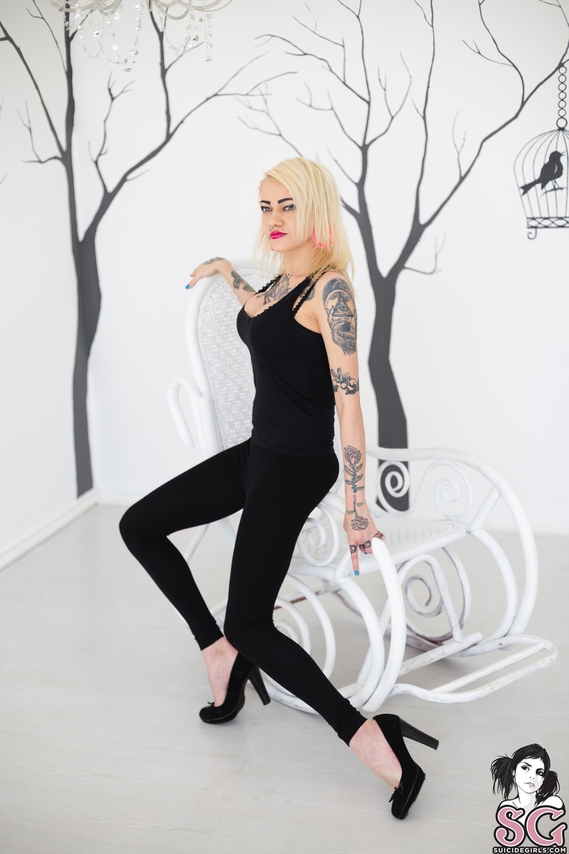 tastyzombie-whitegothic-11.jpg