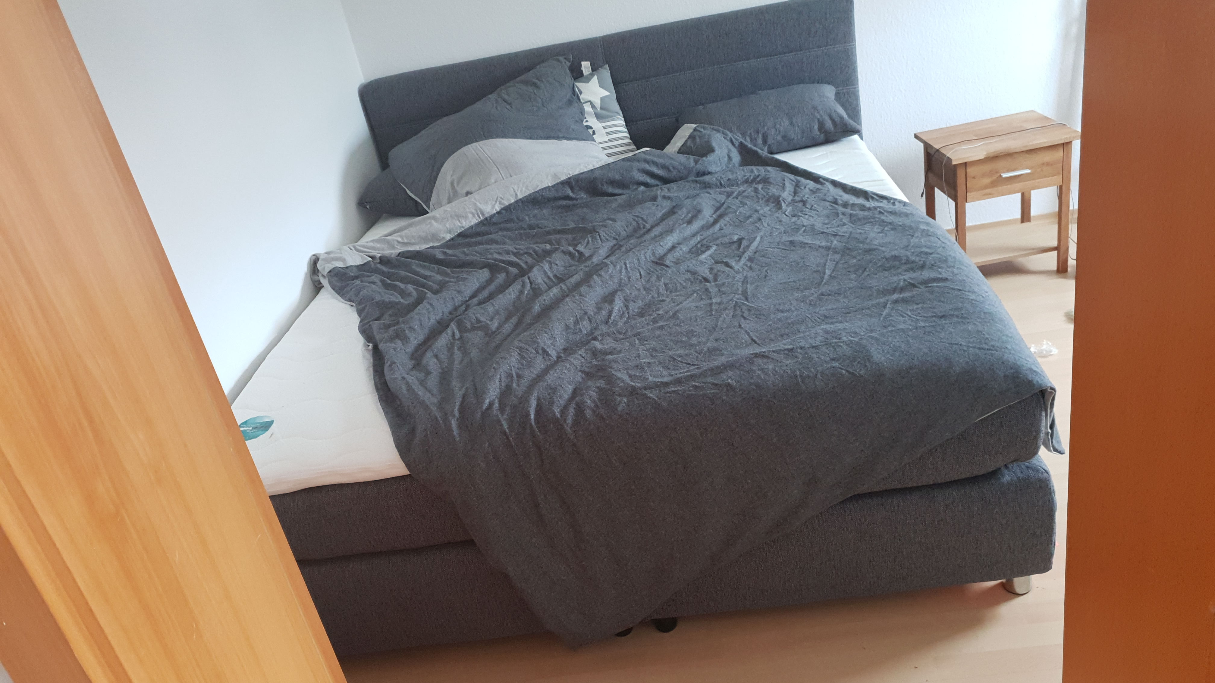 Bett1