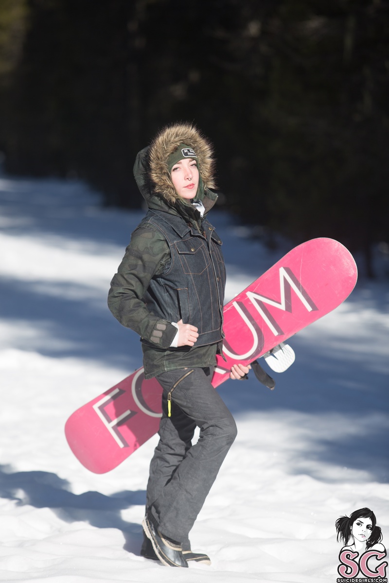 ladyjean-snowboardingsnowbunny-01.jpg