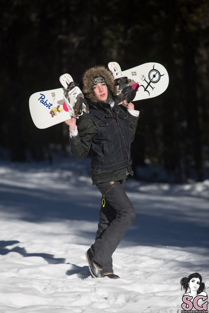 ladyjean-snowboardingsnowbunny-03.jpg