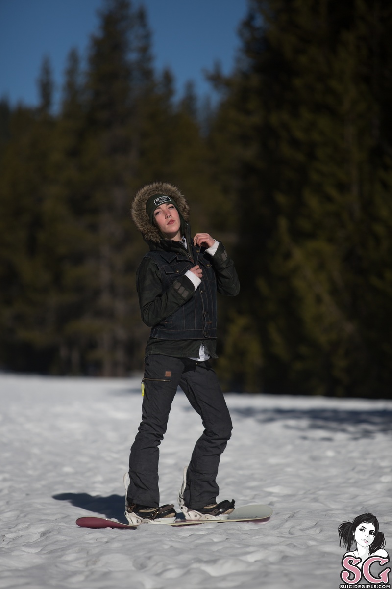ladyjean-snowboardingsnowbunny-05.jpg