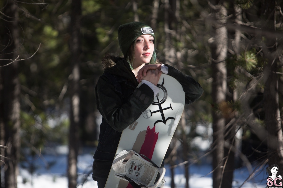 ladyjean-snowboardingsnowbunny-07.jpg