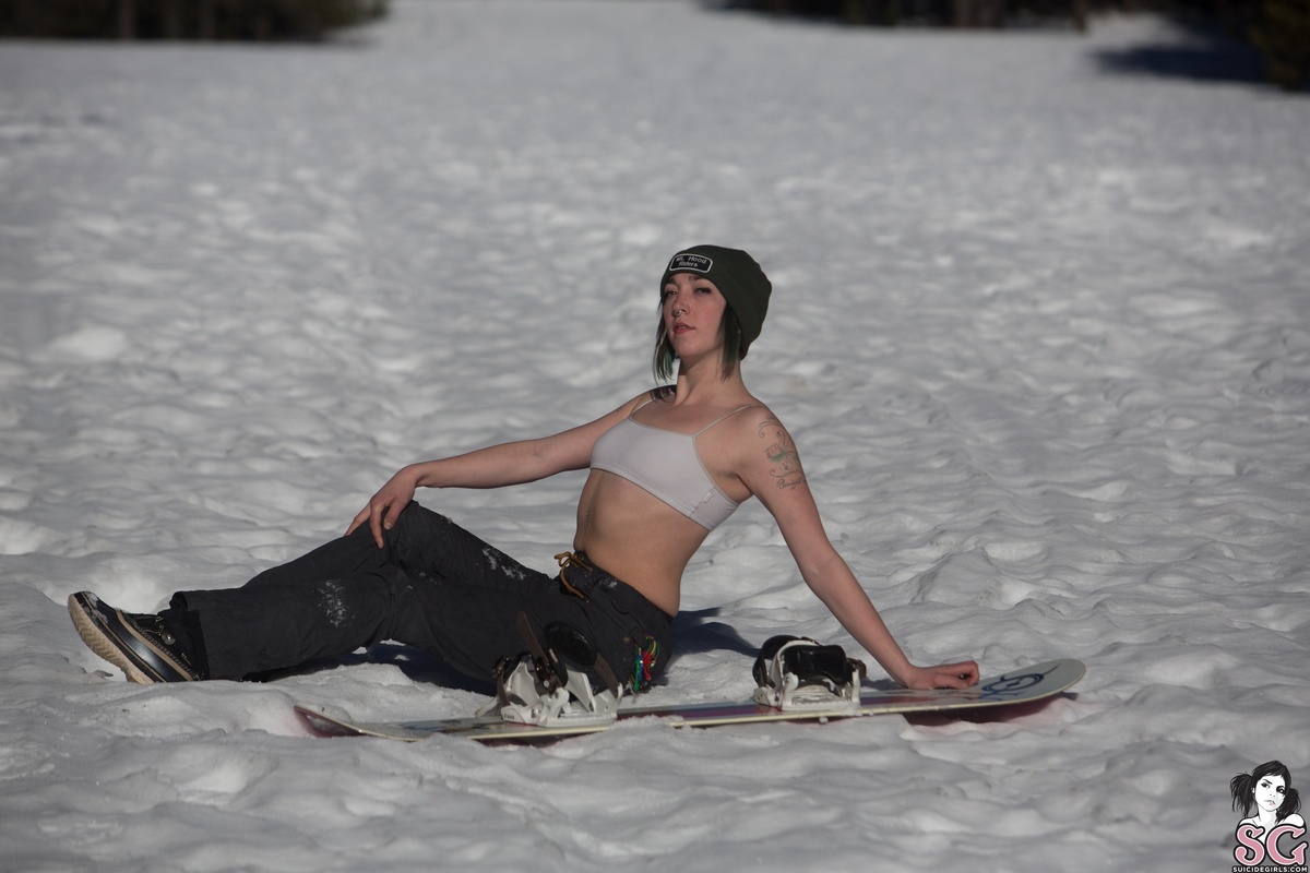 ladyjean-snowboardingsnowbunny-13.jpg