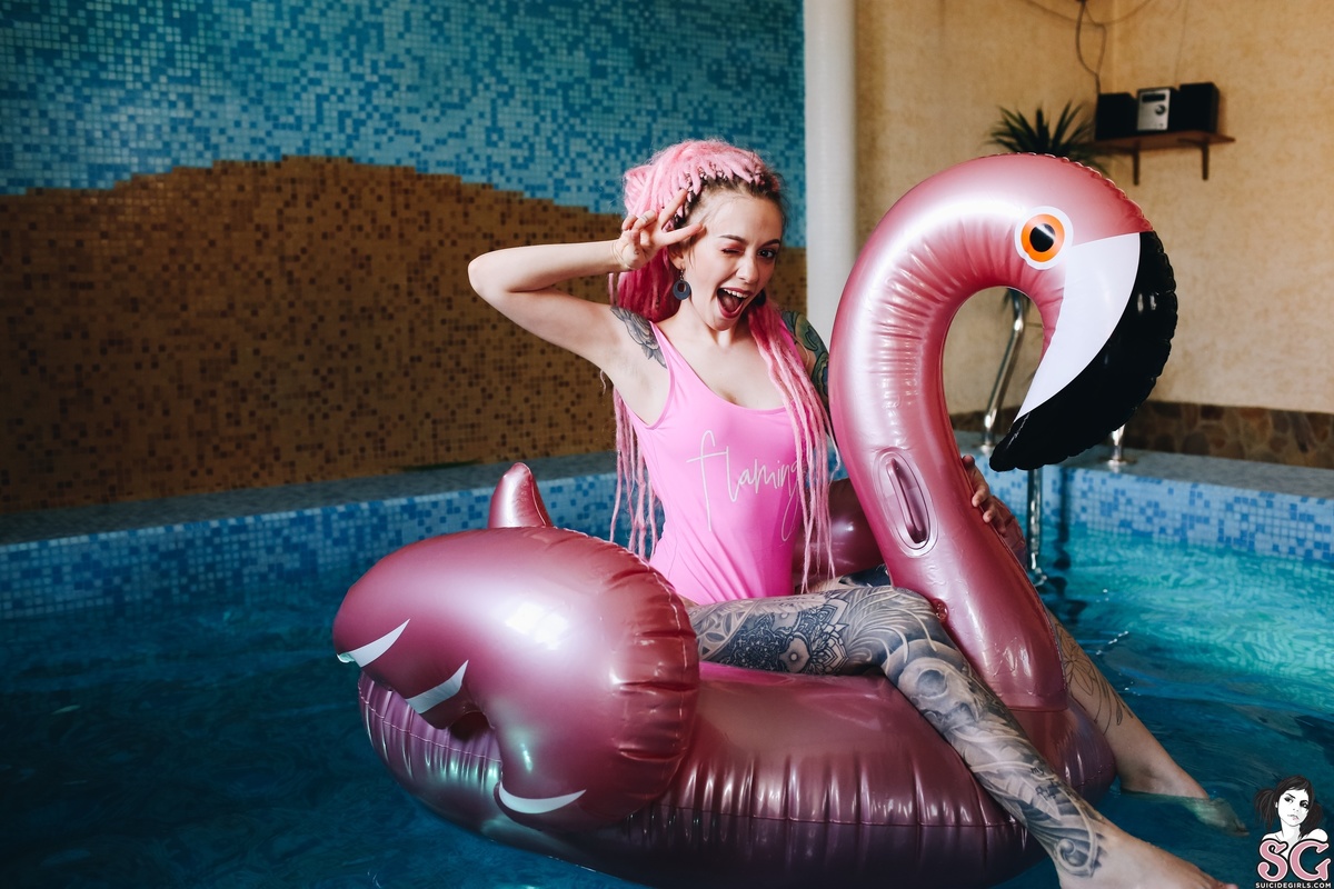 tinaruzina-pinkflamingogirl-03.jpg