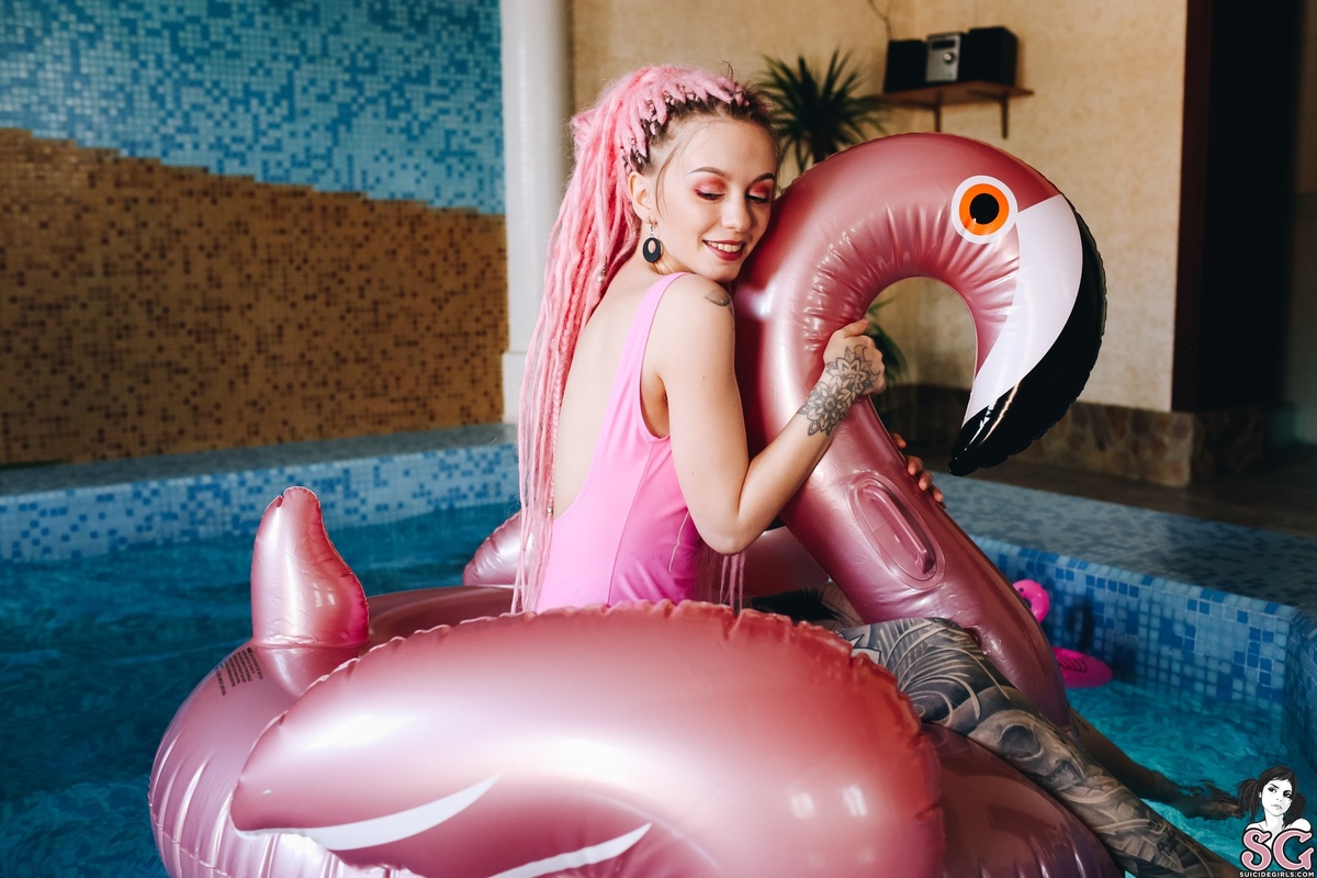 tinaruzina-pinkflamingogirl-05.jpg