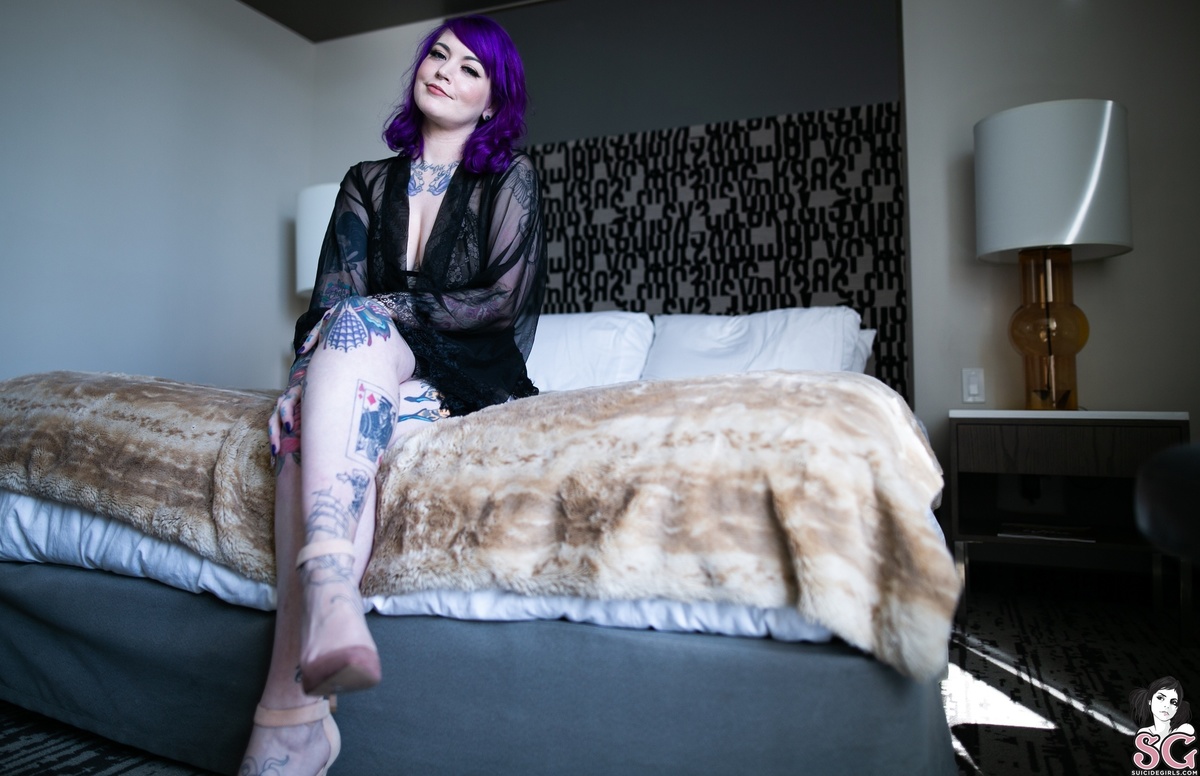 rosie-ultraviolet-01.jpg