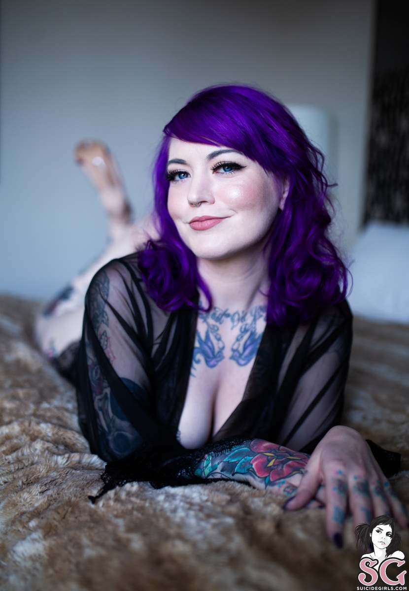rosie-ultraviolet-03.jpg