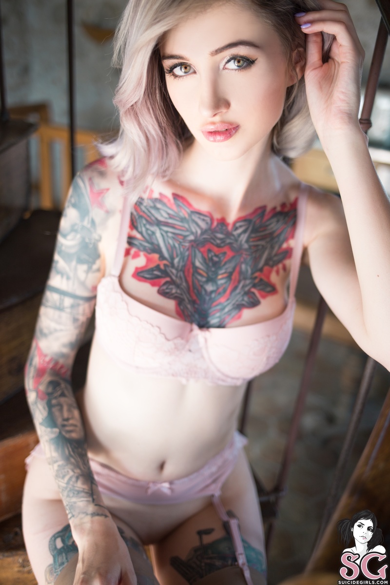 avrora-hookedonafeeling-17.jpg