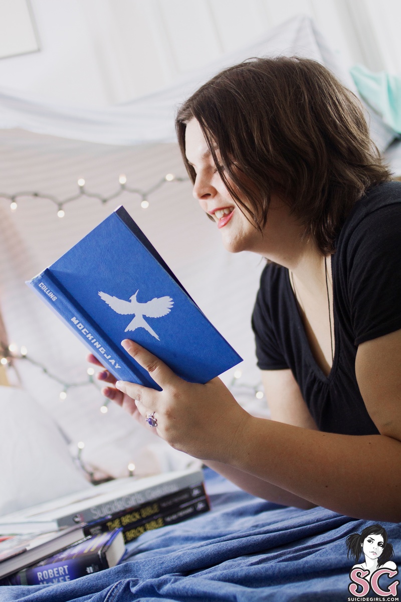 monicacarnage-booksblankets-01.jpg