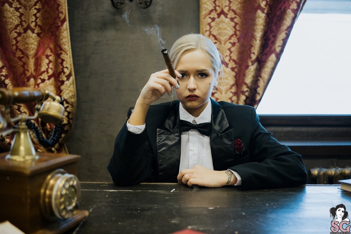 valeriya-donnavitocorleone-01.jpg