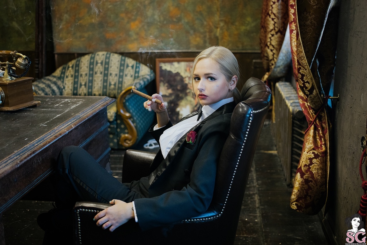 valeriya-donnavitocorleone-03.jpg