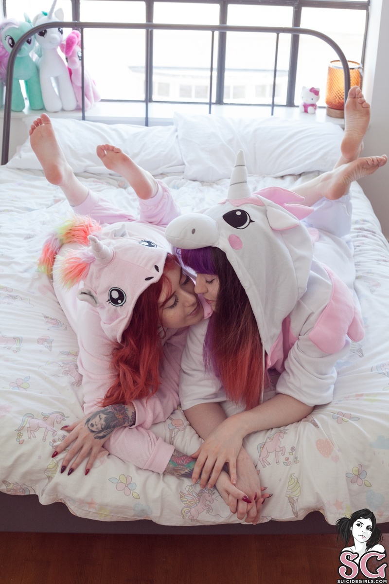 raphaelite-unicornslumberparty-01.jpg