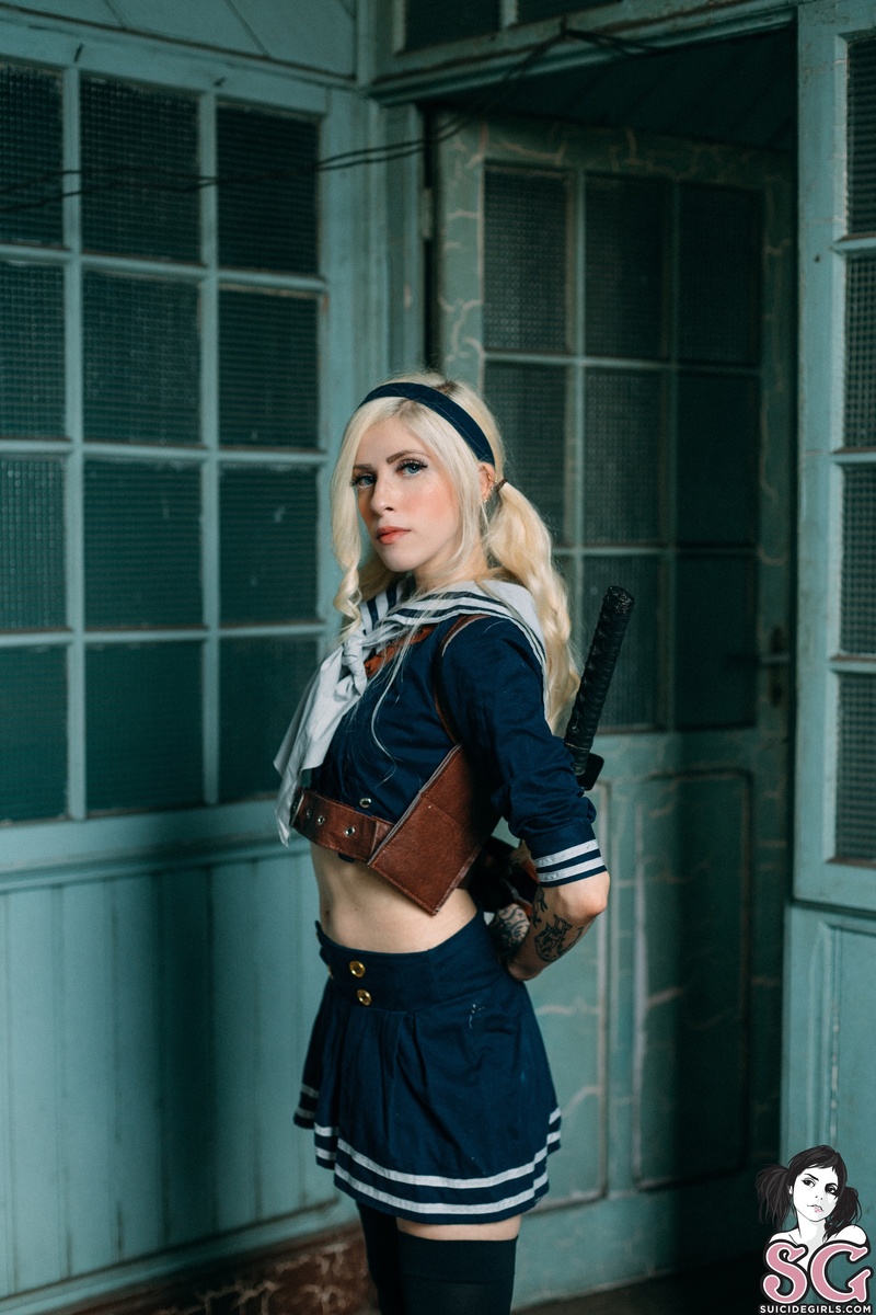 serenna-youhavealltheweaponsyouneednowfight-03.jpg