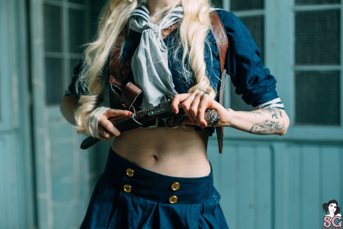 serenna-youhavealltheweaponsyouneednowfight-05.jpg