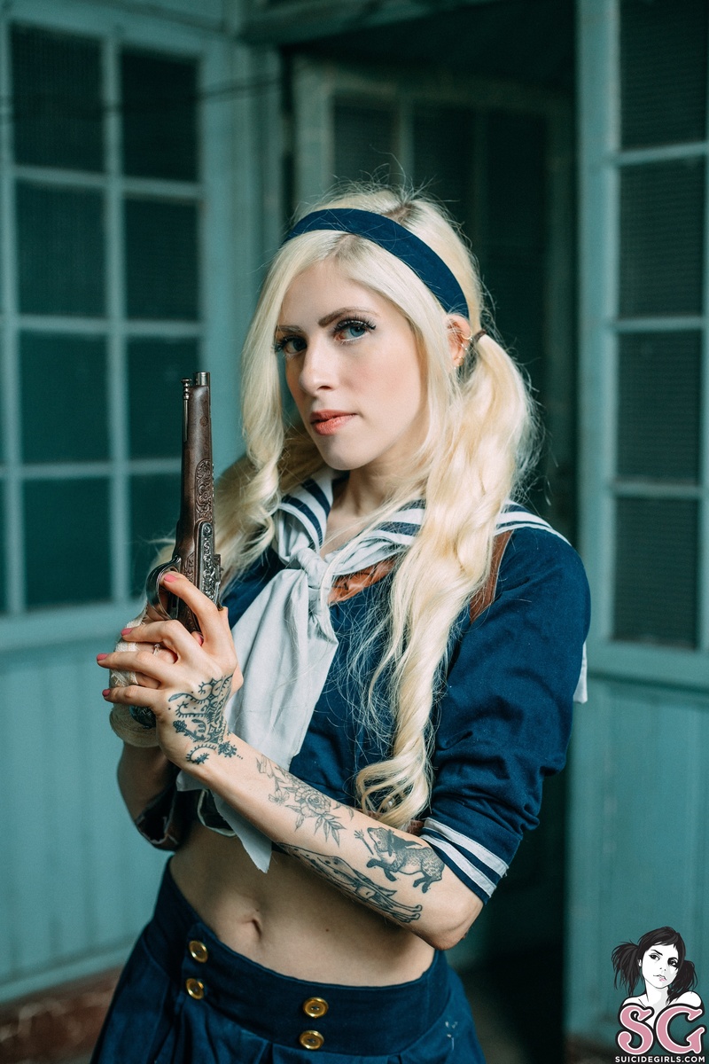 serenna-youhavealltheweaponsyouneednowfight-07.jpg