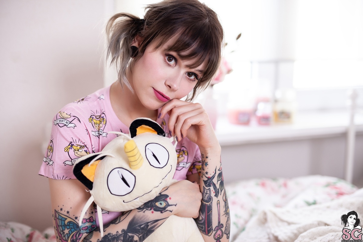 yui-betweenthesheets-01.jpg